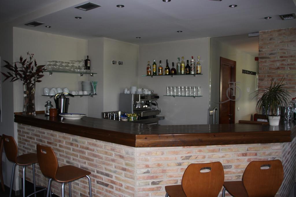 Apartahotel Tres Quinones Sallent De Gallego Exterior photo