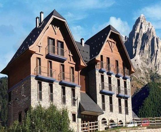 Apartahotel Tres Quinones Sallent De Gallego Exterior photo